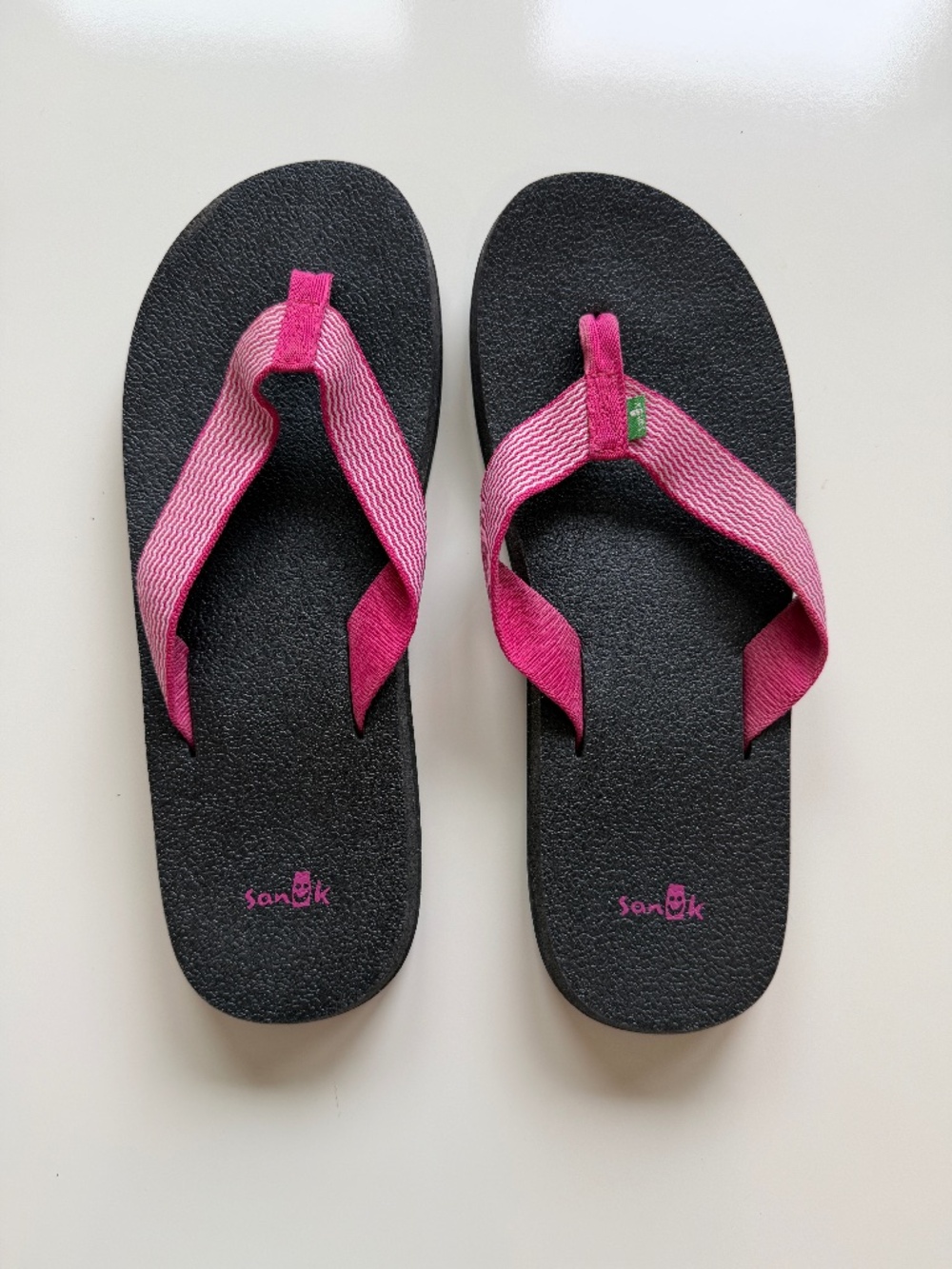 Sanuk flip flops, pink, women's size 8